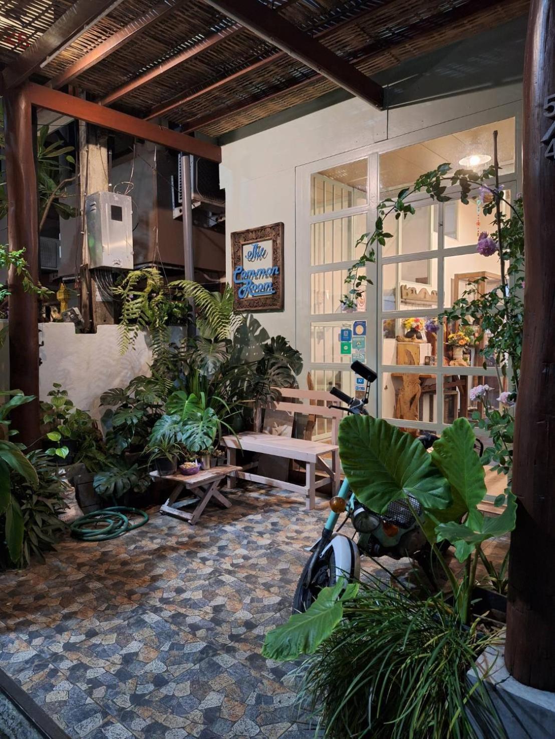 The Commonroom Cnx Chiang Mai Exteriör bild